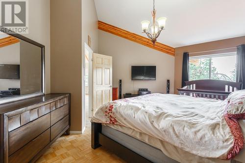 10789 Pinecrest Road, Vernon, BC - Indoor Photo Showing Bedroom