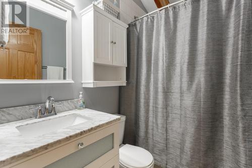 10789 Pinecrest Road, Vernon, BC - Indoor Photo Showing Bathroom