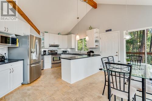 10789 Pinecrest Road, Vernon, BC - Indoor Photo Showing Kitchen