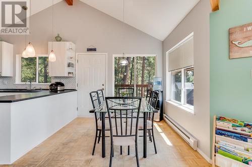 10789 Pinecrest Road, Vernon, BC - Indoor Photo Showing Dining Room