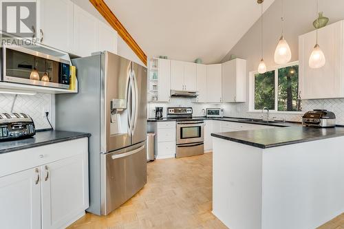 10789 Pinecrest Road, Vernon, BC - Indoor Photo Showing Kitchen With Upgraded Kitchen