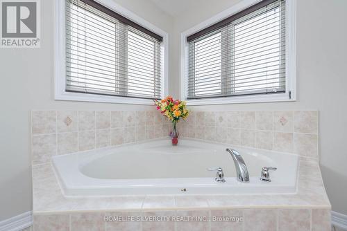 50 Begonia Crescent, Brampton (Northwest Sandalwood Parkway), ON - Indoor Photo Showing Bathroom