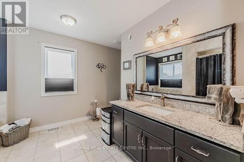 39 Ingram Drive, Guelph (Waverley), ON - Indoor Photo Showing Bathroom