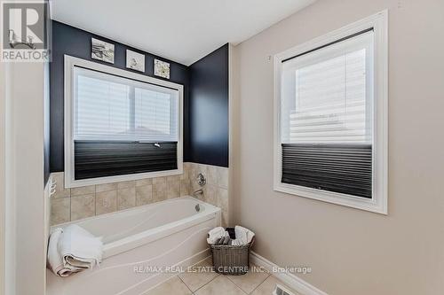 39 Ingram Drive, Guelph (Waverley), ON - Indoor Photo Showing Bathroom