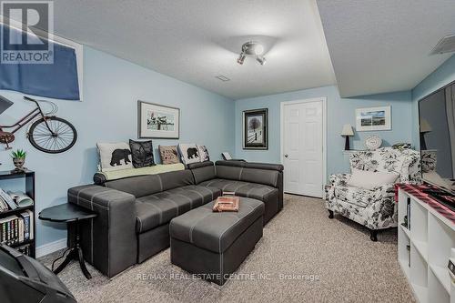 39 Ingram Drive, Guelph (Waverley), ON - Indoor Photo Showing Living Room