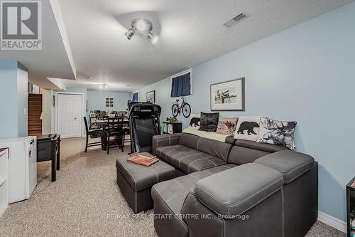 39 Ingram Drive, Guelph (Waverley), ON - Indoor Photo Showing Living Room