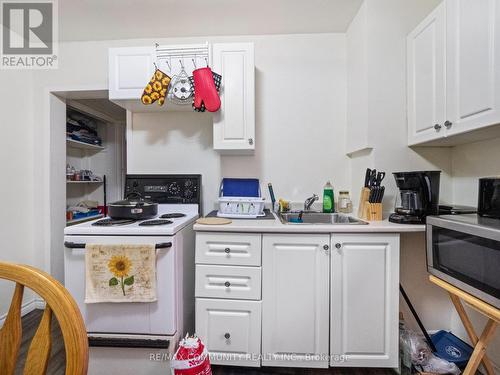 4769 Mcdougall Crescent, Niagara Falls, ON - Indoor Photo Showing Kitchen