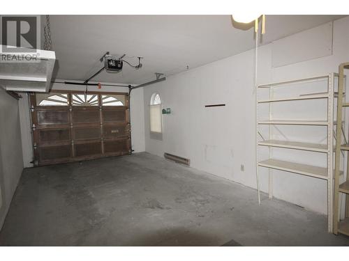 320 Brandon Avenue Unit# 107, Penticton, BC - Indoor Photo Showing Garage