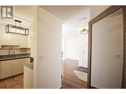 320 Brandon Avenue Unit# 107, Penticton, BC - Indoor Photo Showing Kitchen With Double Sink