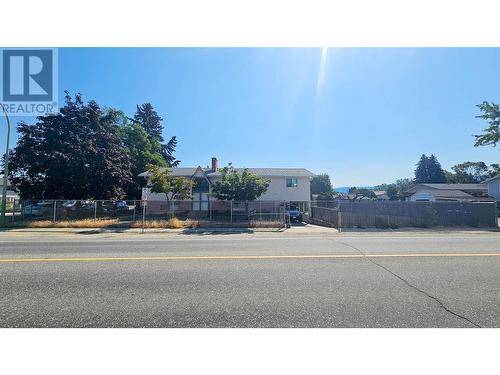 2835 Richter Street, Kelowna, BC - Outdoor