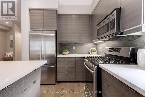 37 - 2086 Ghent Avenue, Burlington, ON - Indoor Photo Showing Kitchen With Upgraded Kitchen