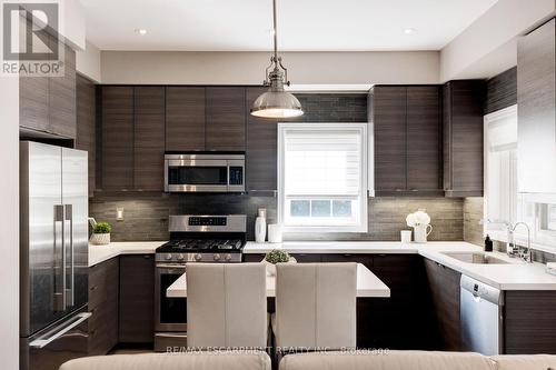 37 - 2086 Ghent Avenue, Burlington, ON - Indoor Photo Showing Kitchen With Double Sink With Upgraded Kitchen