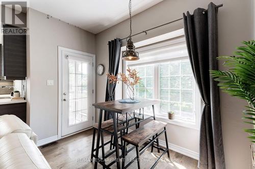 37 - 2086 Ghent Avenue, Burlington, ON - Indoor Photo Showing Dining Room