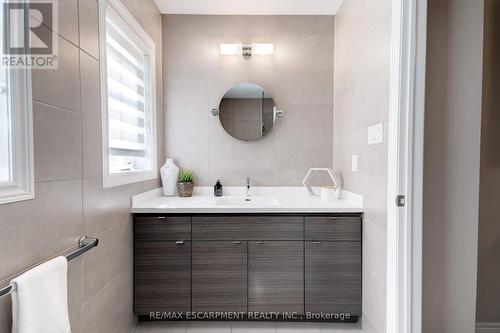 37 - 2086 Ghent Avenue, Burlington, ON - Indoor Photo Showing Bathroom