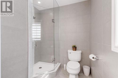 37 - 2086 Ghent Avenue, Burlington, ON - Indoor Photo Showing Bathroom