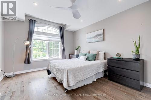 37 - 2086 Ghent Avenue, Burlington, ON - Indoor Photo Showing Bedroom