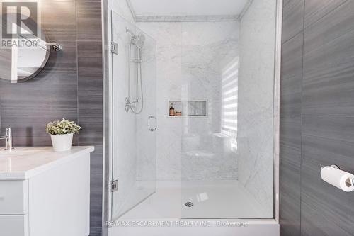 37 - 2086 Ghent Avenue, Burlington, ON - Indoor Photo Showing Bathroom