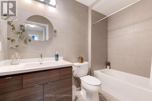 37 - 2086 Ghent Avenue, Burlington, ON - Indoor Photo Showing Bathroom