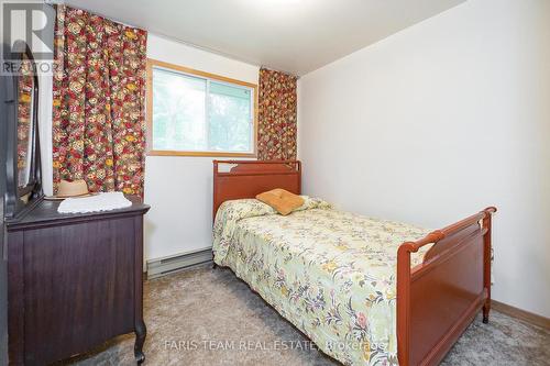 20 Tall Pines Drive, Tiny, ON - Indoor Photo Showing Bedroom