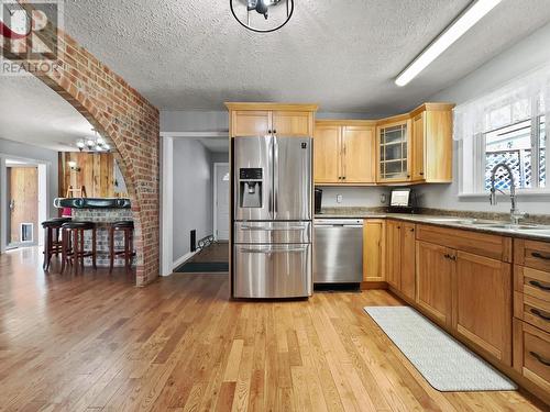 1592 Pablo Creek Road, Williams Lake, BC - Indoor Photo Showing Kitchen