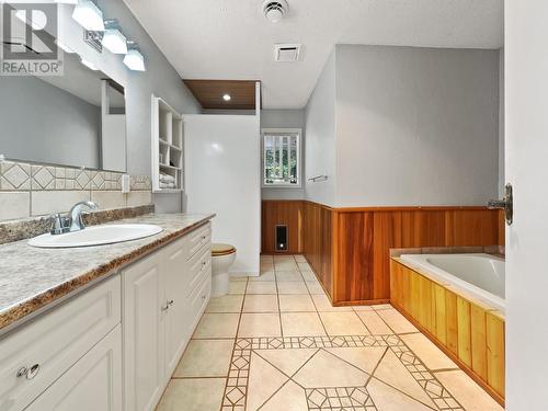 1592 Pablo Creek Road, Williams Lake, BC - Indoor Photo Showing Bathroom