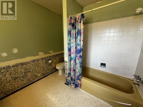 403 Tunasa Drive, Fraser Lake, BC - Indoor Photo Showing Bathroom