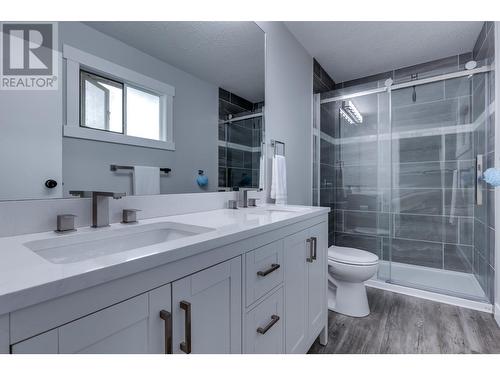 3656 Hesse Place, Prince George, BC - Indoor Photo Showing Bathroom