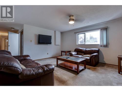 3656 Hesse Place, Prince George, BC - Indoor Photo Showing Living Room