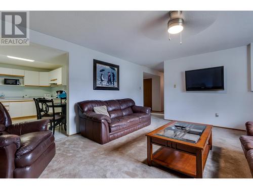 3656 Hesse Place, Prince George, BC - Indoor Photo Showing Living Room