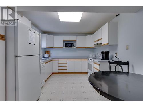 3656 Hesse Place, Prince George, BC - Indoor Photo Showing Kitchen