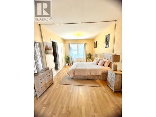 6489 Okanagan Street, Oliver, BC - Indoor Photo Showing Bedroom