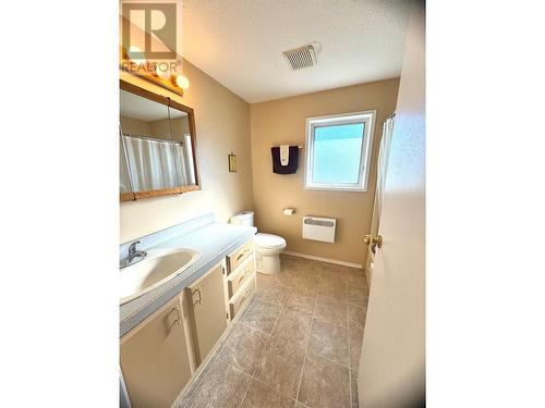 6489 Okanagan Street, Oliver, BC - Indoor Photo Showing Kitchen