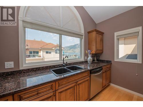 7701 Okanagan Landing Road Unit# 8, Vernon, BC - Indoor Photo Showing Kitchen With Double Sink