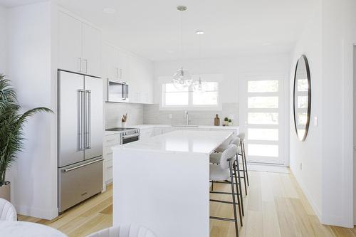 33 - 6145 Parnaby Road, Cranbrook, BC - Indoor Photo Showing Kitchen