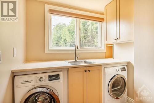 48 Springfield Road, Ottawa, ON - Indoor Photo Showing Laundry Room