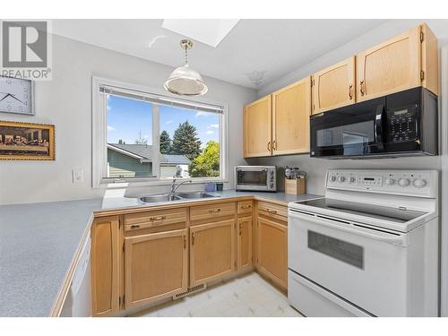 436 Eldorado Road, Kelowna, BC - Indoor Photo Showing Kitchen With Double Sink