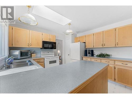 436 Eldorado Road, Kelowna, BC - Indoor Photo Showing Kitchen With Double Sink