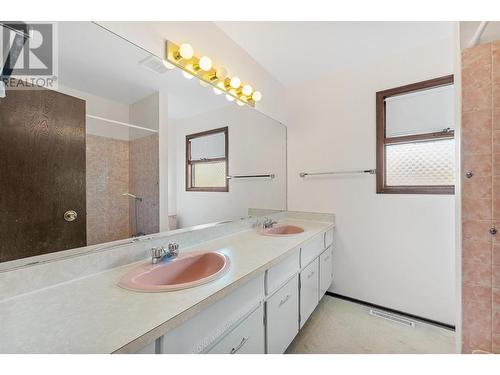 436 Eldorado Road, Kelowna, BC - Indoor Photo Showing Bathroom