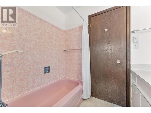 436 Eldorado Road, Kelowna, BC - Indoor Photo Showing Bathroom