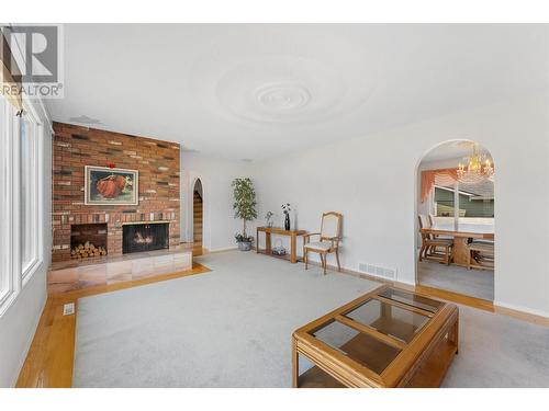 436 Eldorado Road, Kelowna, BC - Indoor Photo Showing Living Room With Fireplace