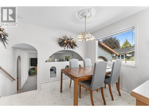 436 Eldorado Road, Kelowna, BC - Indoor Photo Showing Dining Room