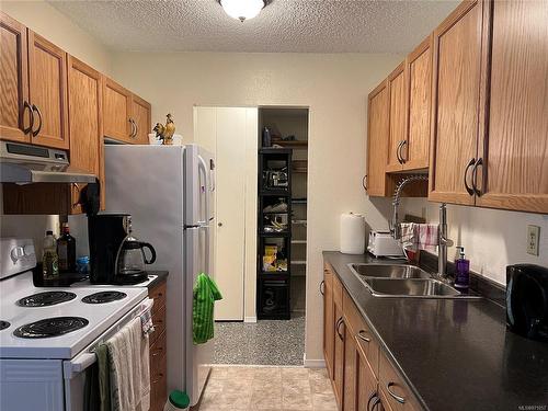 202-651 Maquinna Dr North, Tahsis, BC - Indoor Photo Showing Kitchen With Double Sink