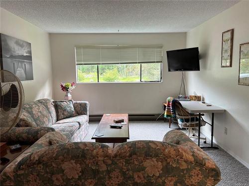 202-651 Maquinna Dr North, Tahsis, BC - Indoor Photo Showing Living Room