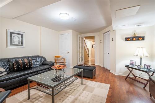 2025 Cleaver Avenue|Unit #32, Burlington, ON - Indoor Photo Showing Living Room