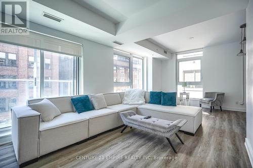 325 - 30 Nelson Street, Toronto (Waterfront Communities), ON - Indoor Photo Showing Living Room