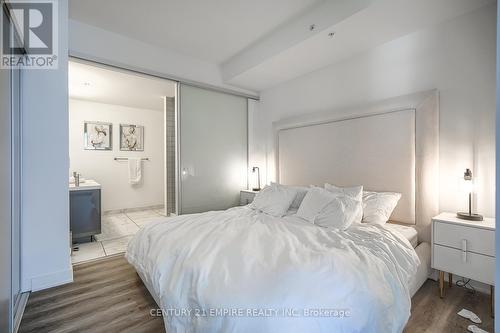 325 - 30 Nelson Street, Toronto (Waterfront Communities), ON - Indoor Photo Showing Bedroom