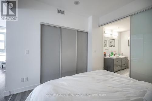 325 - 30 Nelson Street, Toronto (Waterfront Communities), ON - Indoor Photo Showing Bedroom