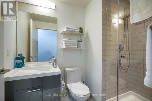 325 - 30 Nelson Street, Toronto (Waterfront Communities), ON - Indoor Photo Showing Bathroom