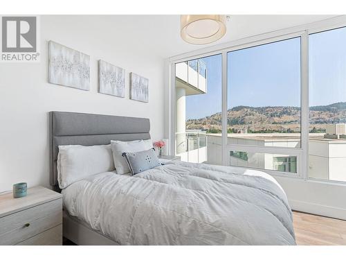 1181 Sunset Drive Unit# 602, Kelowna, BC - Indoor Photo Showing Bedroom