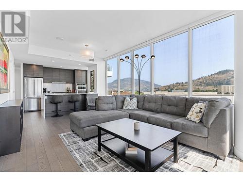 1181 Sunset Drive Unit# 602, Kelowna, BC - Indoor Photo Showing Living Room